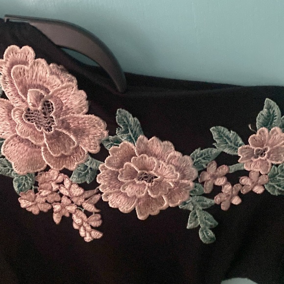 Women’s cold shoulder knit long dl Top. Size M # 3430 - Picture 3 of 7